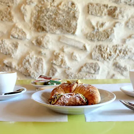 Le Mangiatoie Del Cavaliere Couette-café Montallegro